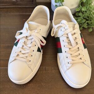 Gucci White Leather Sneakers with Green and Red Web & Gold Bee